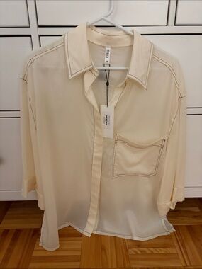 Joelle Collection Elegant Cream Button-Down Blouse with Contrast Stitching